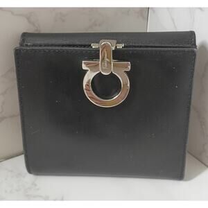 SALVATORE FERRAGAMO Gancini Black Leather Bifold Wallet